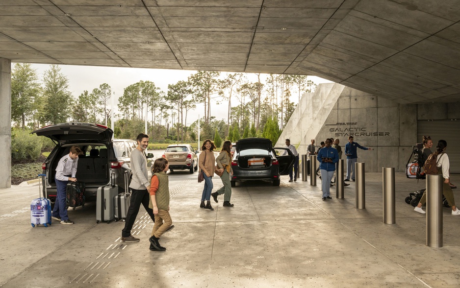 Star Wars: Galactic Starcruiser Hotel Entrance