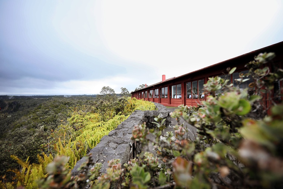 Volcano House Hotel Crater View