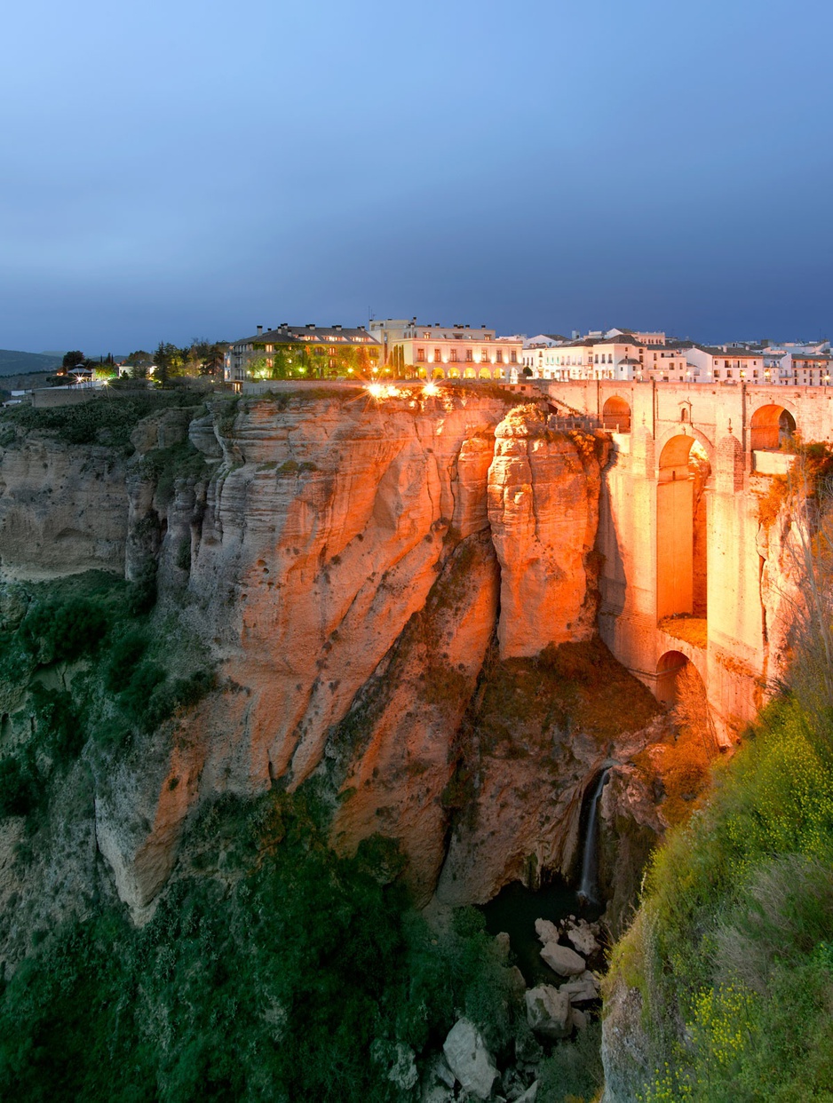 Parador de Ronda above the cliff at night