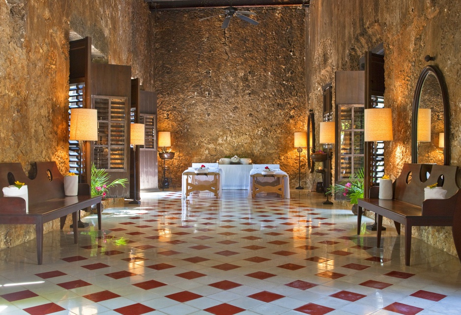 Hacienda Uayamon spa with concrete walls