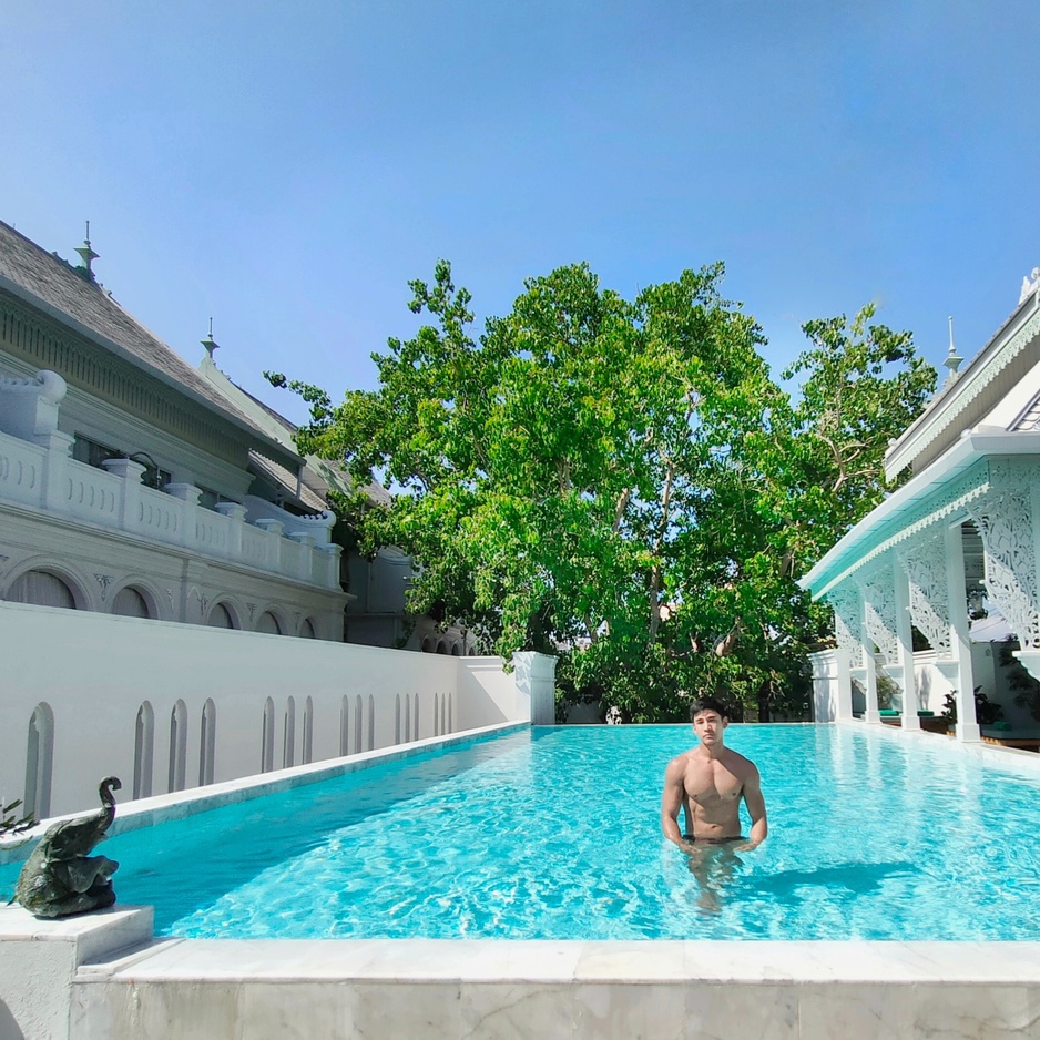 The Inside House Outdoor Communal Pool