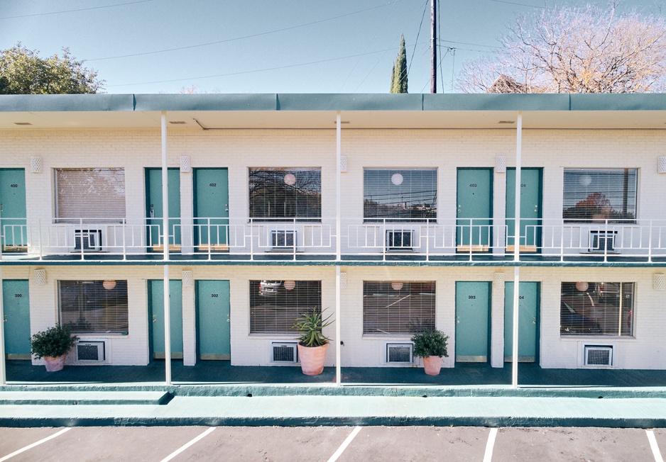 Austin Motel Car Park Room Exteriors