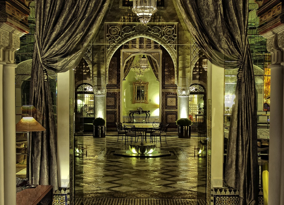 Palais Faraj patio at night