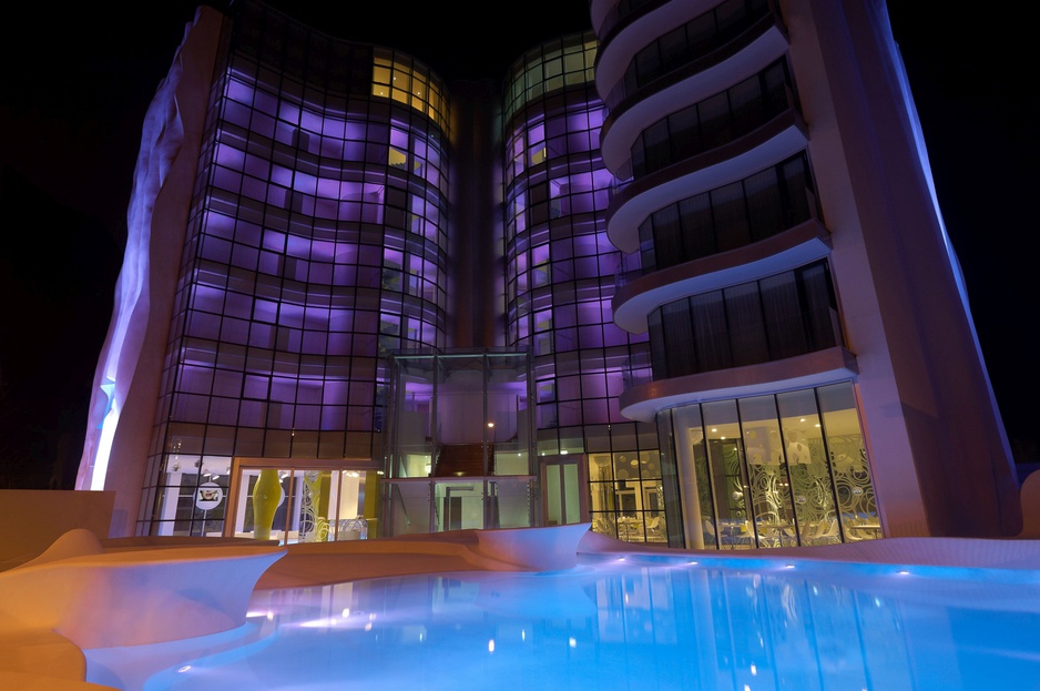 i-Suite Hotel Rimini with pool at night