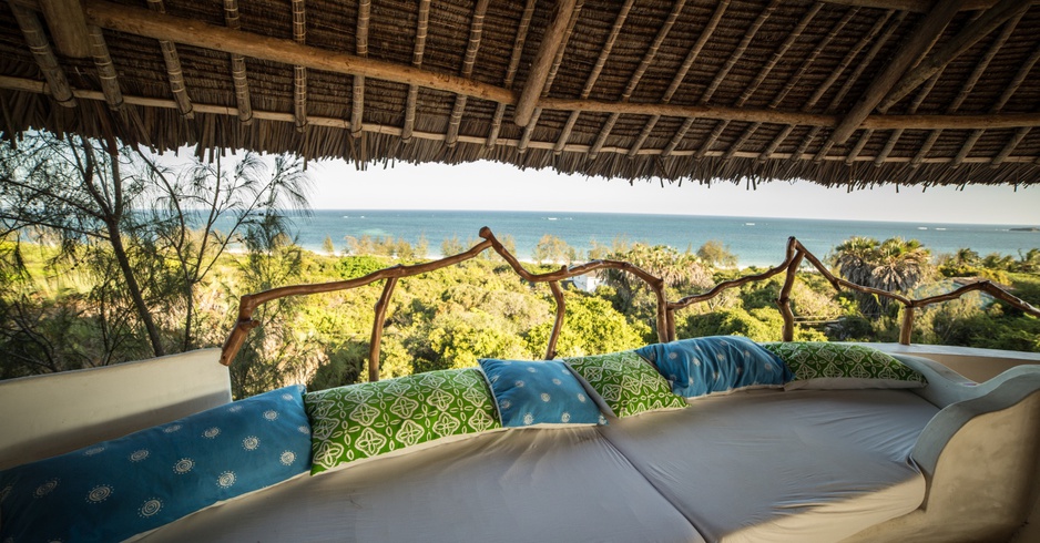 Watamu Treehouse rooftop chill with beach and nature panorama