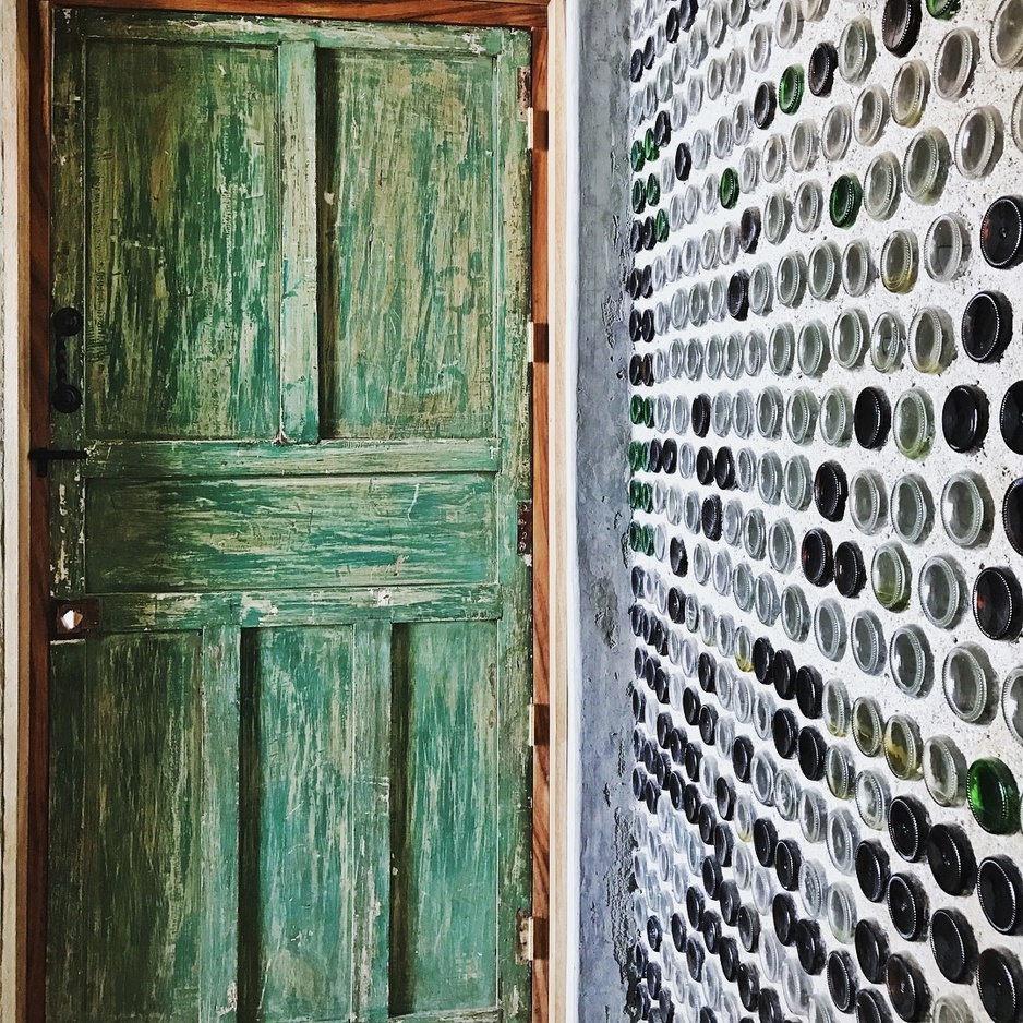 La Fortuna at Atitlán bathroom door