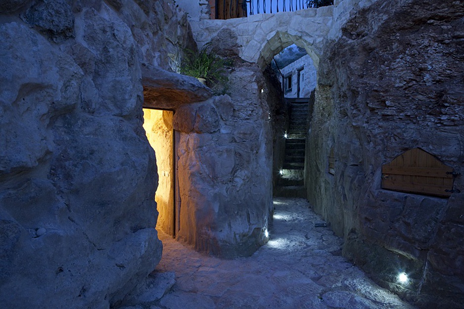 Columbarium cave entry