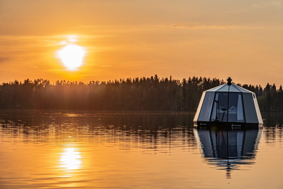 AuroraHut at lake Ranua moved by its own engine during summer