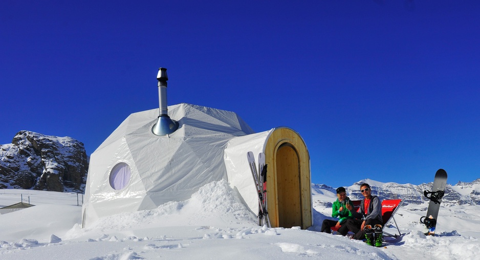 Hot Igloo exterior