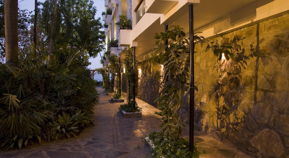 Hotel Boca Chica green walls