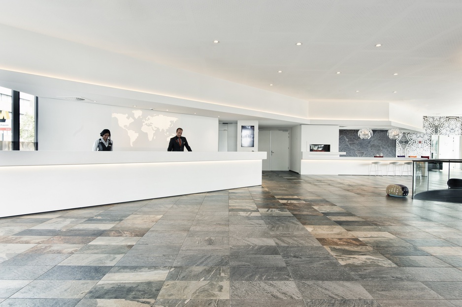 Mainport Hotel Reception