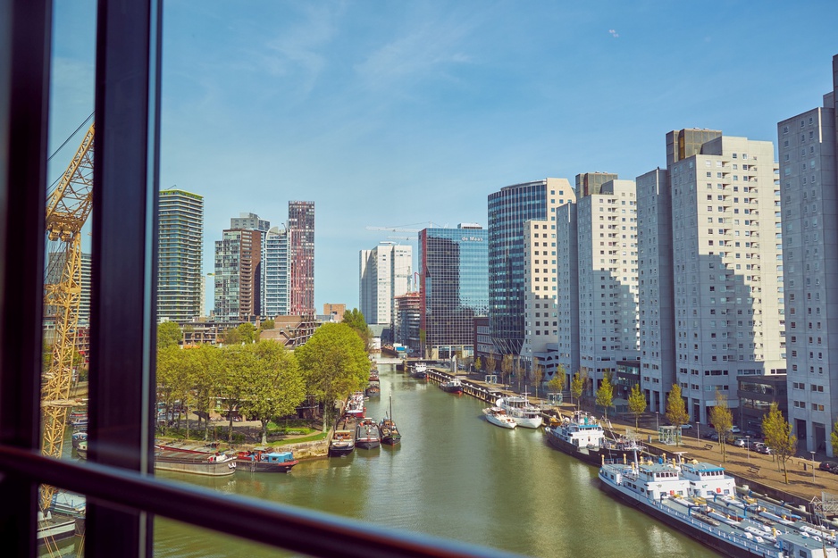 Mainport Hotel Lobby City View