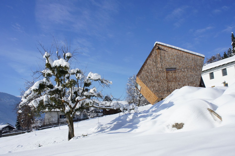 Ufogel wooden mountain hut