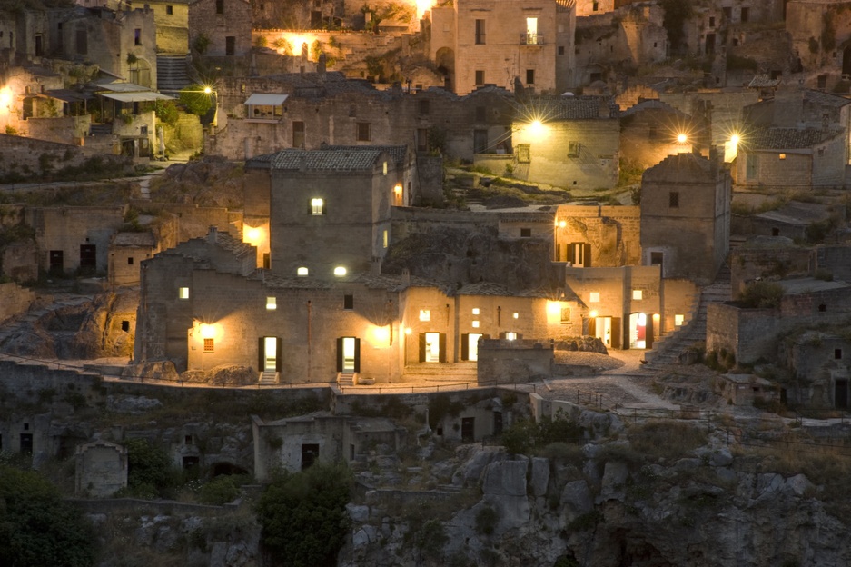 Hotel Basiliani at night