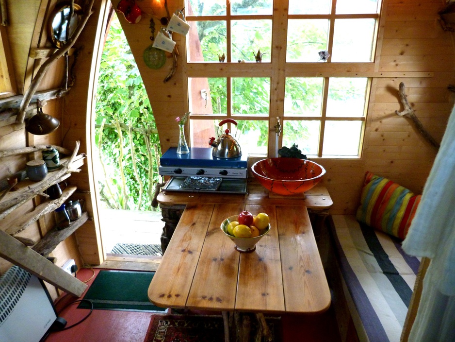 Tree Sparrow House interior