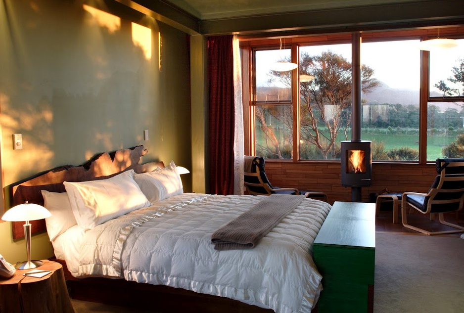 Hapuku Lodge room with fireplace