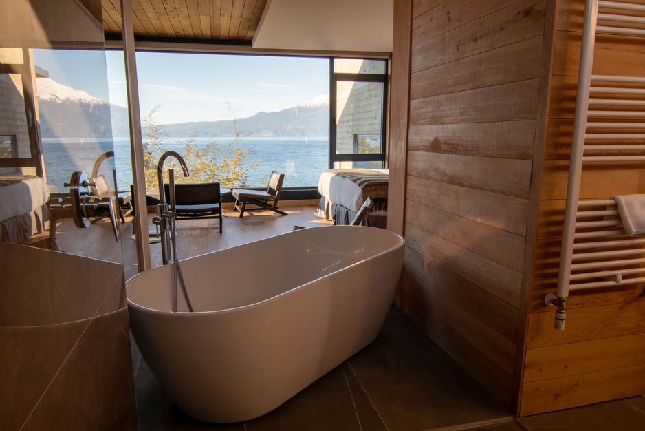 Hotel AWA Freestanding Bathtub with Volcano View