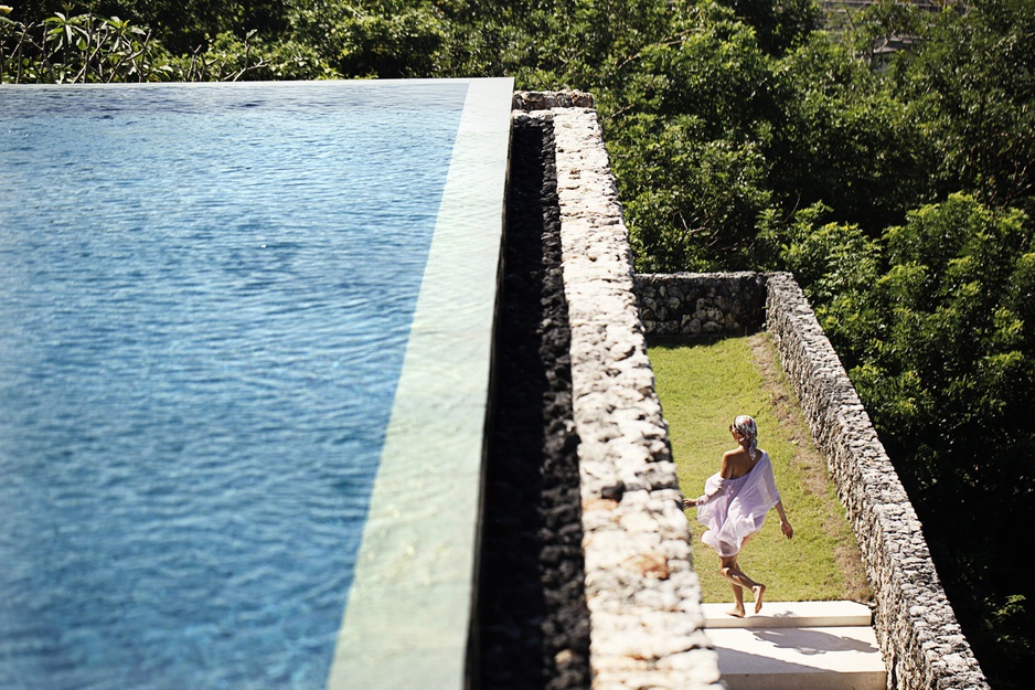 Pool side stairs