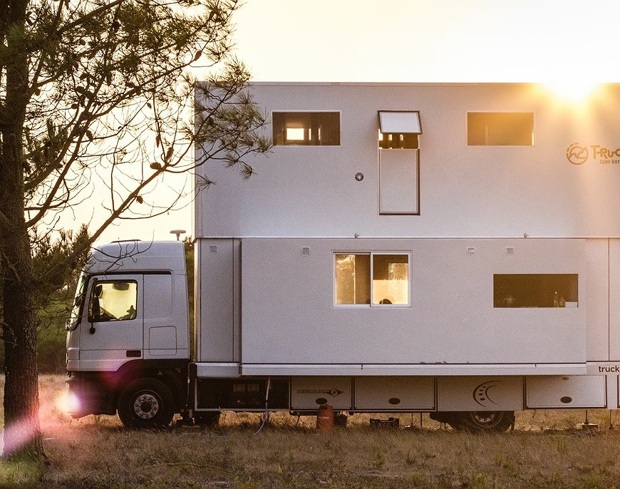 Truck Surf Hotel - Fully Equipped Converted Mercedes Actros