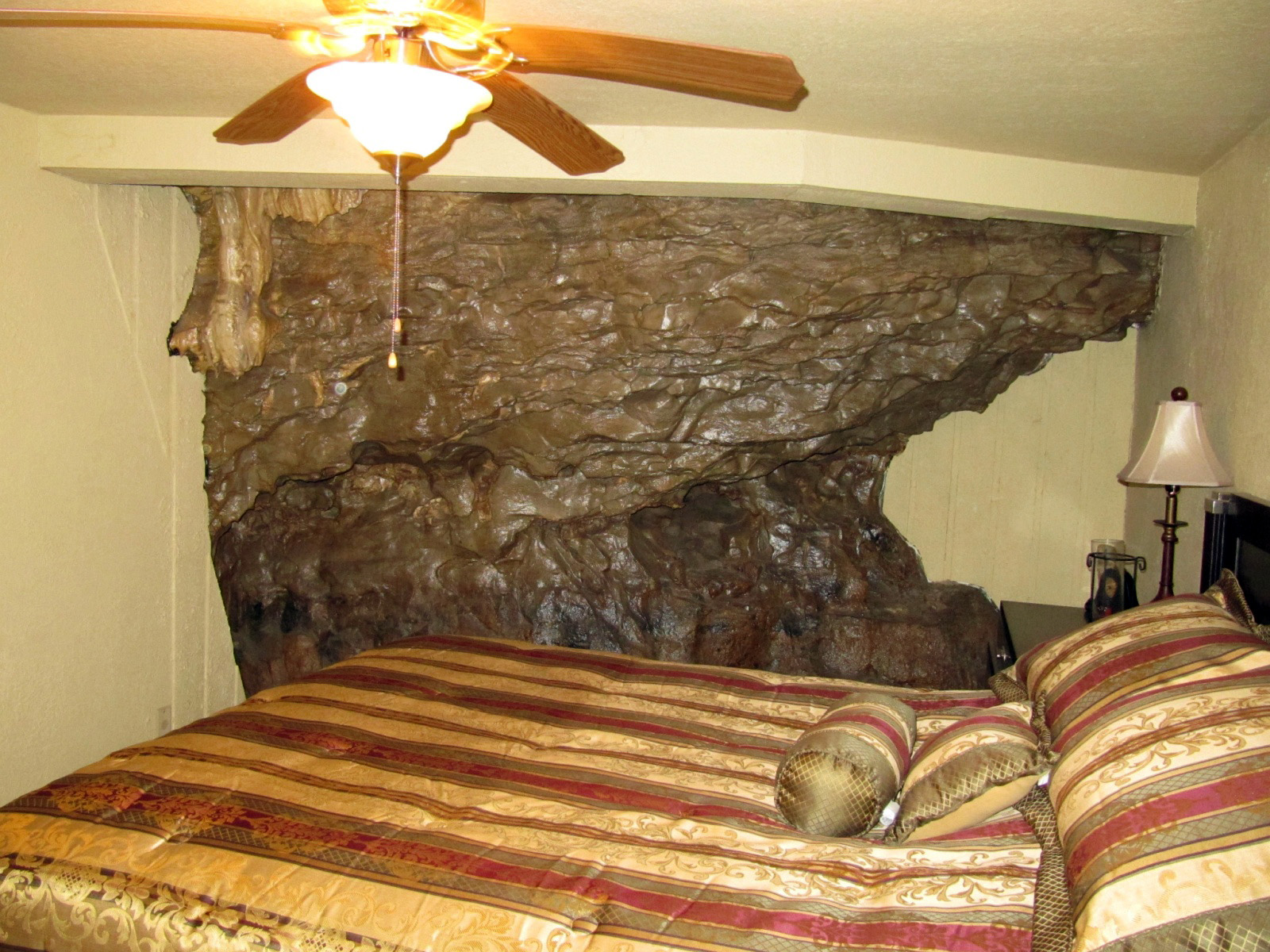 Beckham Creek Cave Lodge - The world’s most luxurious cave