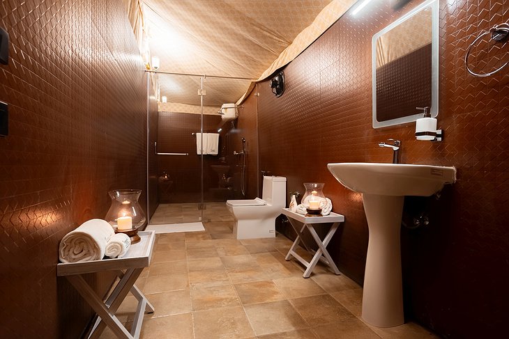 Vaani Greens Resort Foxtail Tent Bathroom