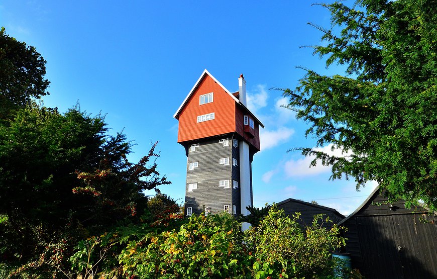 House In The Clouds - Sky High Water Tower