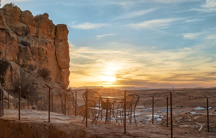 Kokopelli's Cave - A hotel in New Mexico's 60 million-year-old sandstone cliff