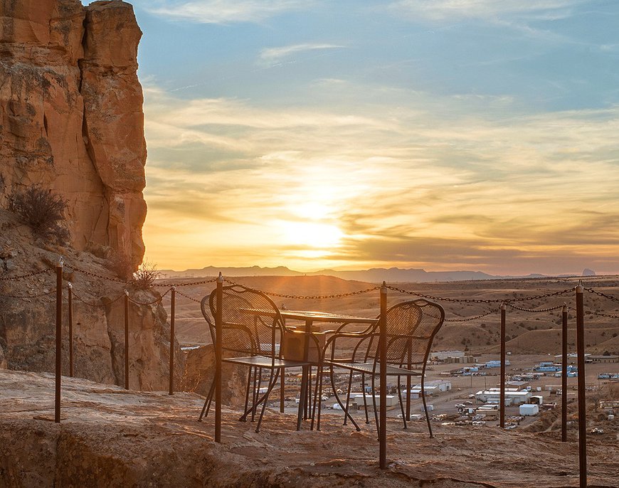 Kokopelli's Cave - A hotel in New Mexico's 60 million-year-old sandstone cliff