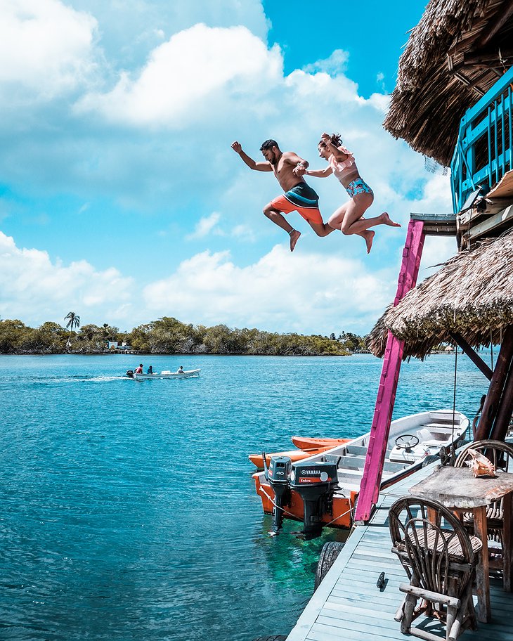 Casa en el Agua Jump into the Water