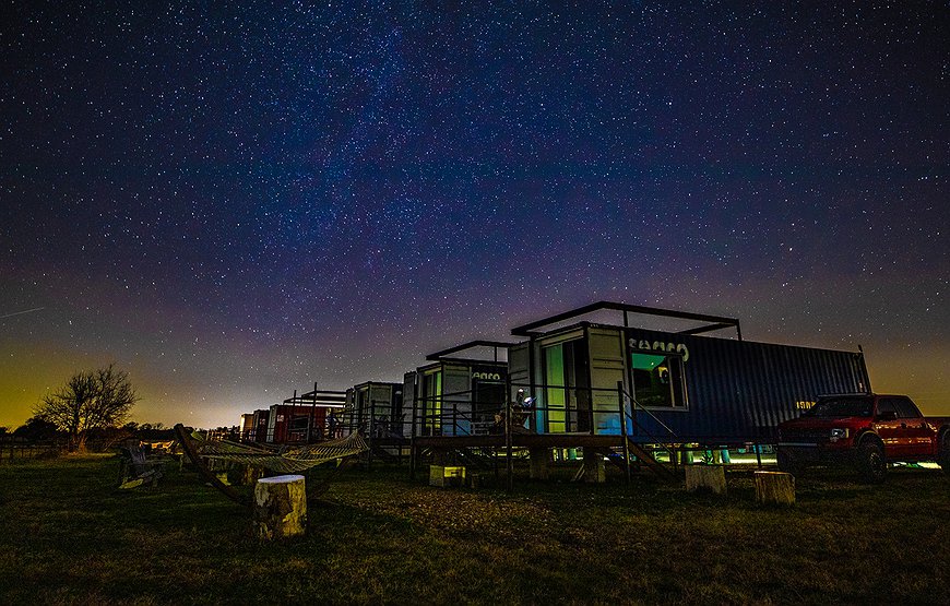 FlopHouze - Shipping Container Hotel In Texas