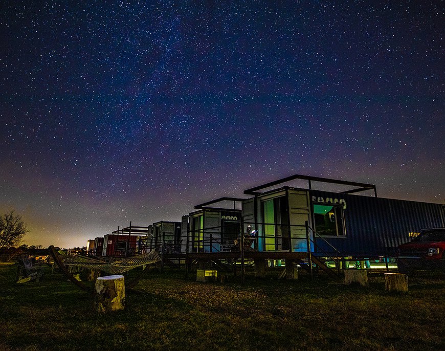 FlopHouze - Shipping Container Hotel In Texas