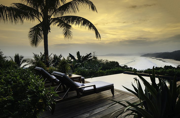 One Bedroom Raja Marangga Duplex Private Infinity Pool Overlooking the Sea