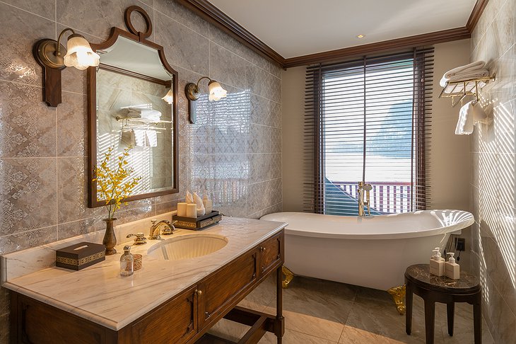 Heritage Line Ylang Ship Signature Suite Bathroom