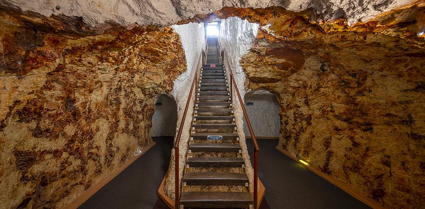 White Cliffs Underground Motel - Dugout Cave Home in Australia's Opal Mining Town