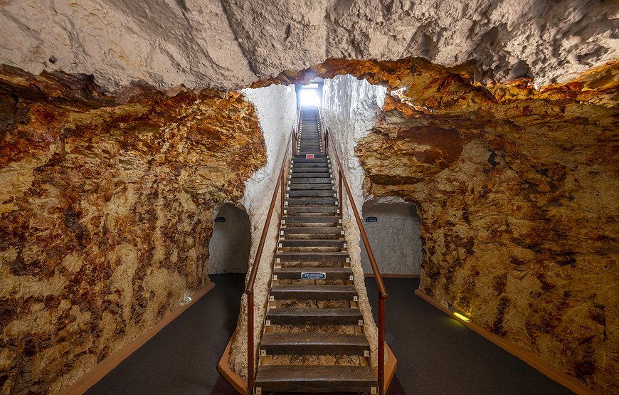 White Cliffs Underground Motel - Dugout Cave Home in Australia's Opal Mining Town