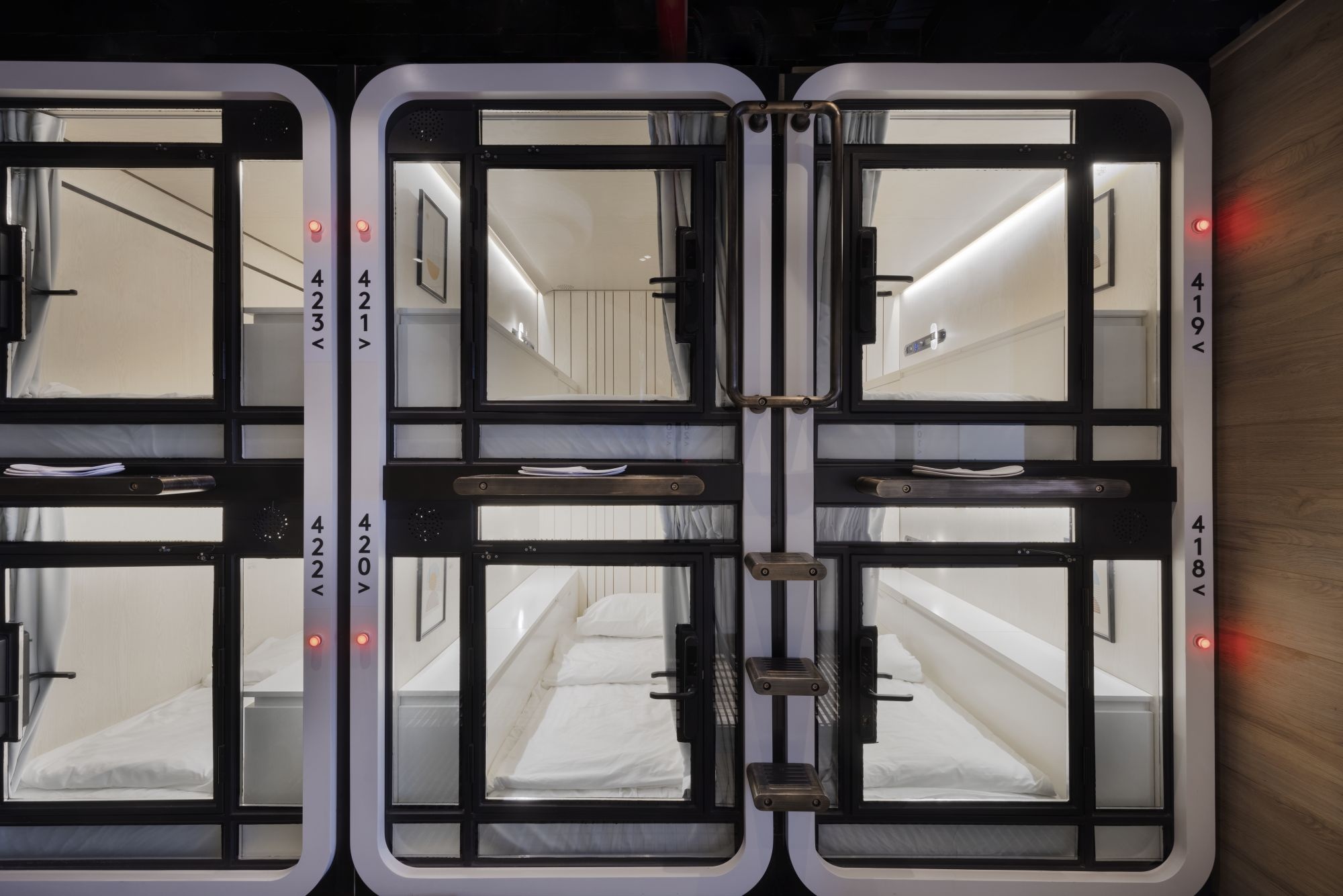 Tel aviv capsule hotel