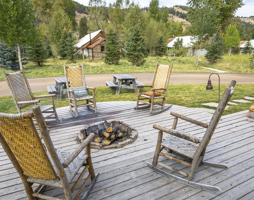 The Ranch At Rock Creek - Cowboy Life In A Pristine Valley Of Montana