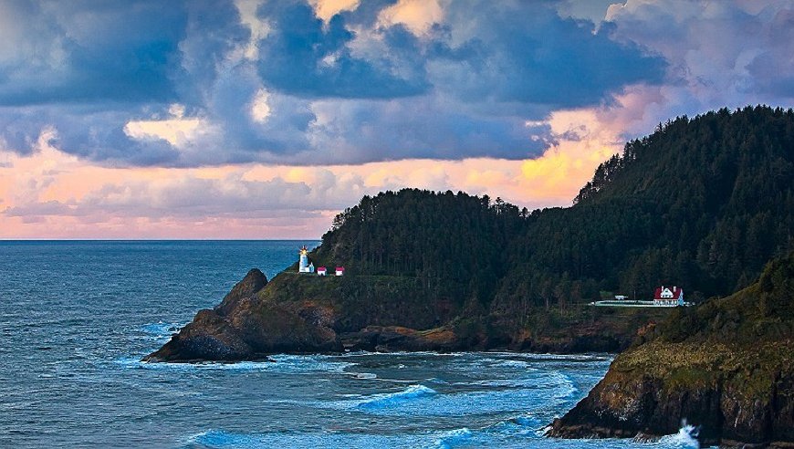 Heceta Lighthouse Bed & Breakfast - 7 Course Breakfast At The North West Pacific Ocean