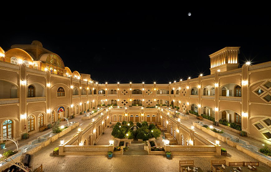 Dad Hotel - Yazdi Palace in Iran's Ancient Desert Town