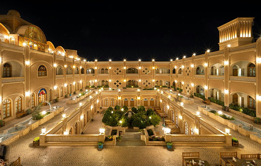 Dad Hotel - Yazdi Palace in Iran's Ancient Desert Town