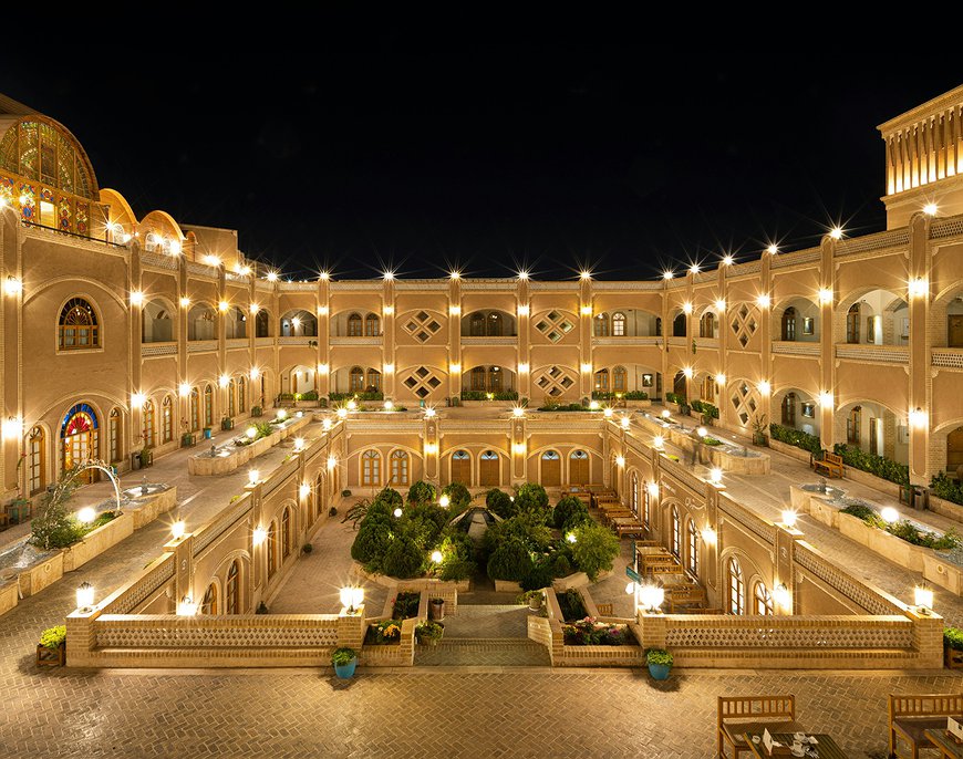 Dad Hotel - Yazdi Palace in Iran's Ancient Desert Town