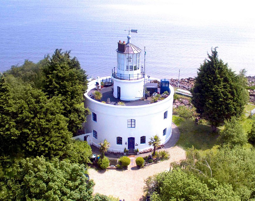 West Usk Lighthouse - Mutant Robots And Time Machines In A Historical Sea Tower At The River Usk