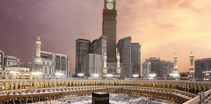 Giant clock tower deals
