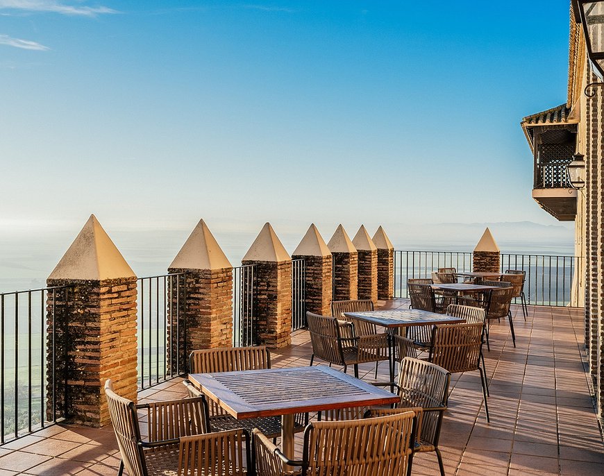 Parador de Carmona - Boutique Hotel Inside a Moorish Castle