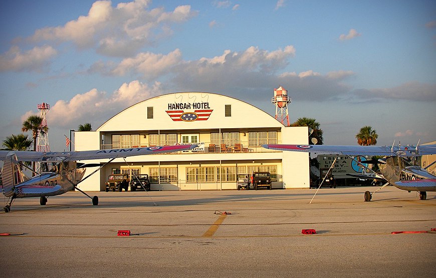 Hangar Hotel Texas - WWII Hangar Transformed Into A Hotel For Aviation Fans