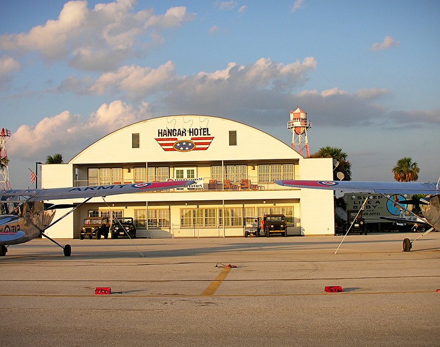 Hangar Hotel Texas - WWII Hangar Transformed Into A Hotel For Aviation Fans