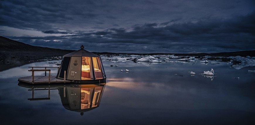 AuroraHut - Floating Hotel in the Fjallsarlon Glacier Lagoon