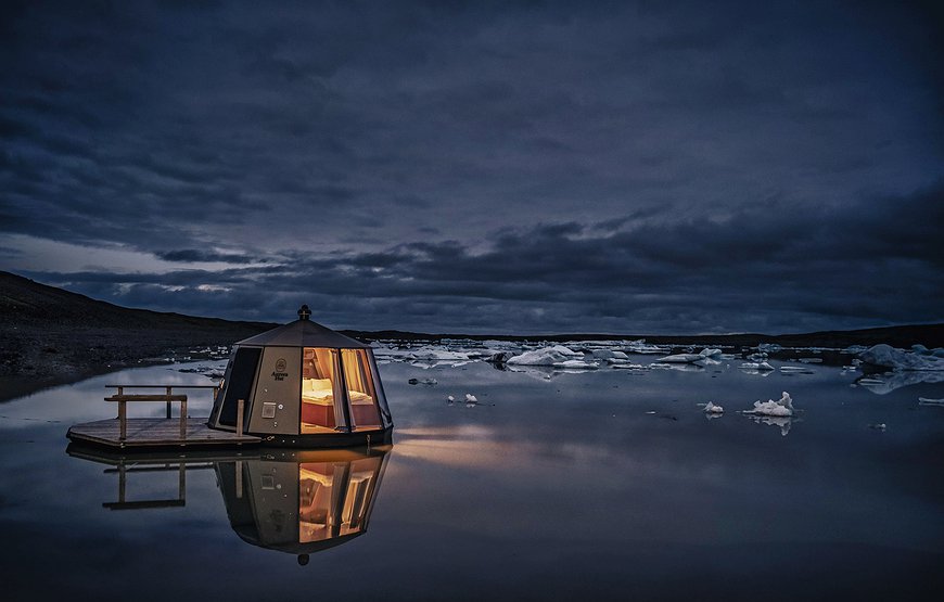 AuroraHut - Floating Hotel in the Fjallsarlon Glacier Lagoon