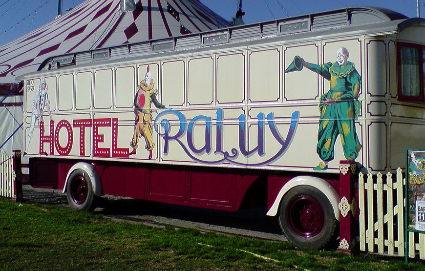 Hotel Raluy - Hotel On Wheels - Ladies And Gentleman, Boys and Girls