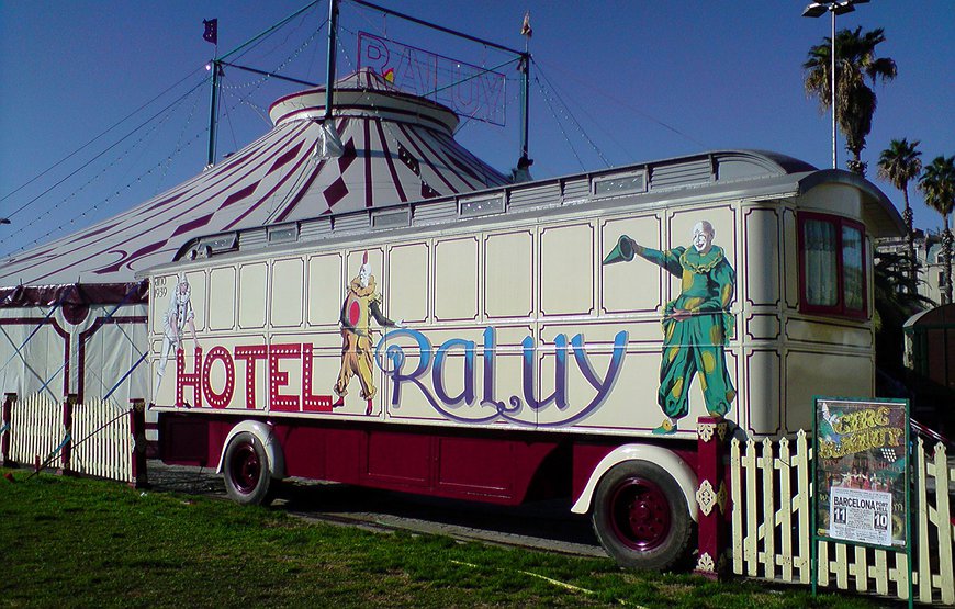 Hotel Raluy - Hotel On Wheels - Ladies And Gentleman, Boys and Girls